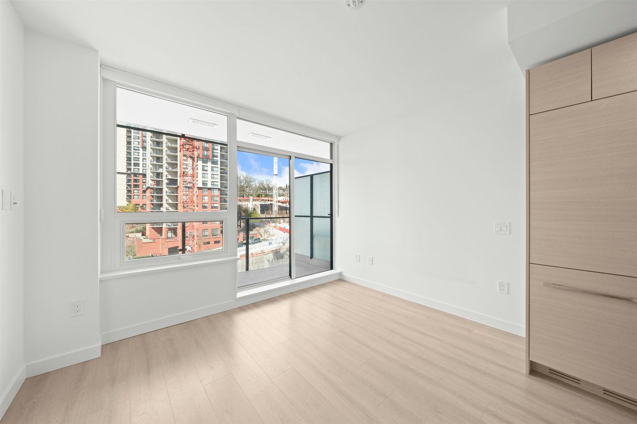 1003-823 Carnarvon St
