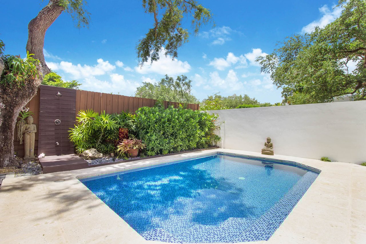3220 Calusa Street
