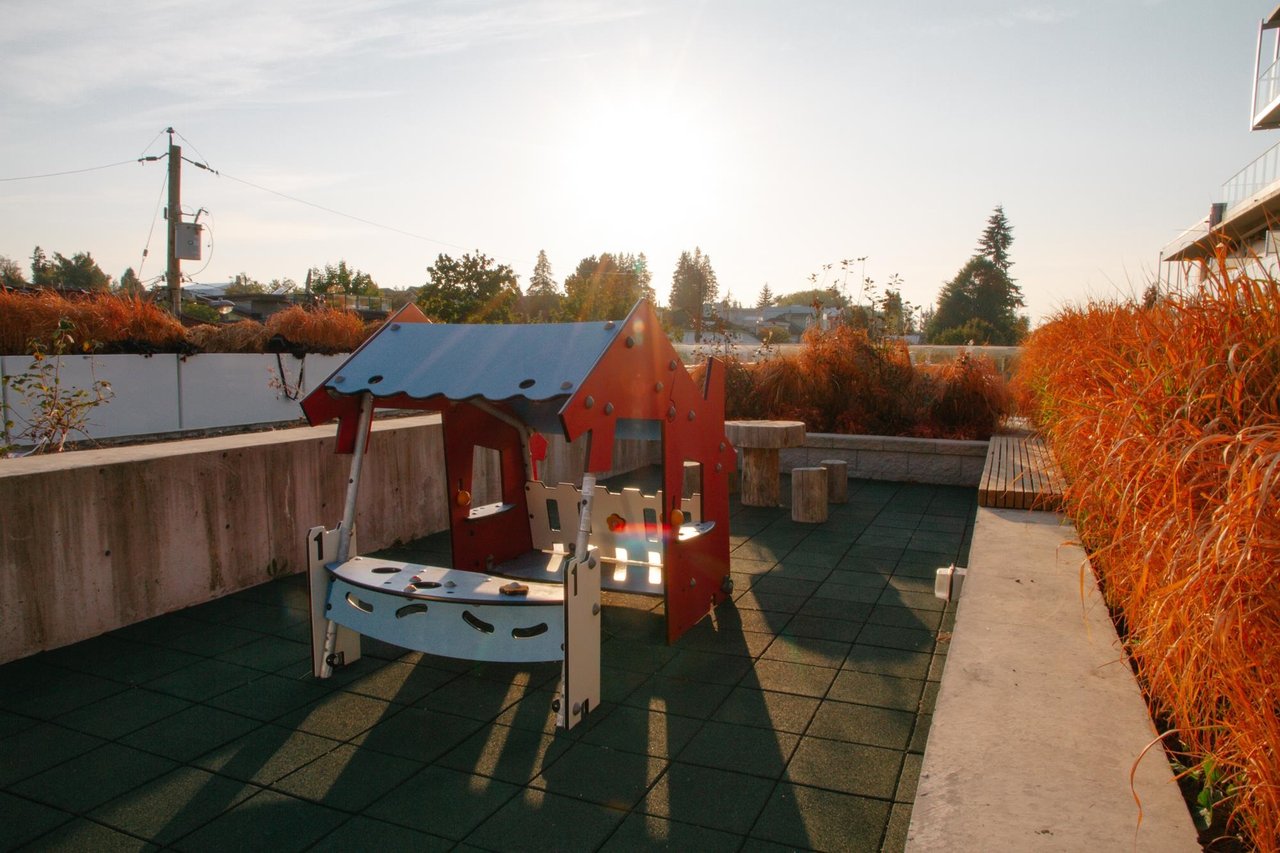 212-528 W King Edward Ave