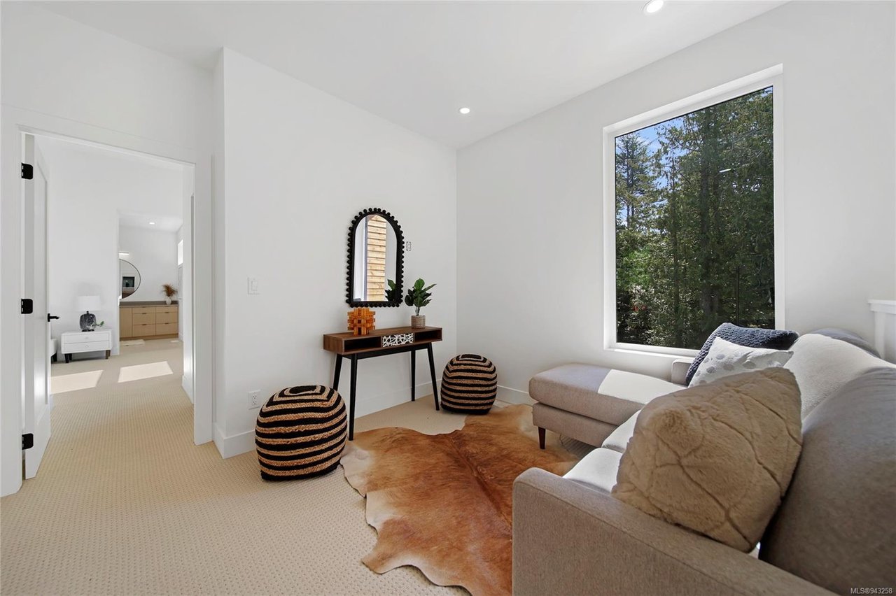 3905 Olympian Wy