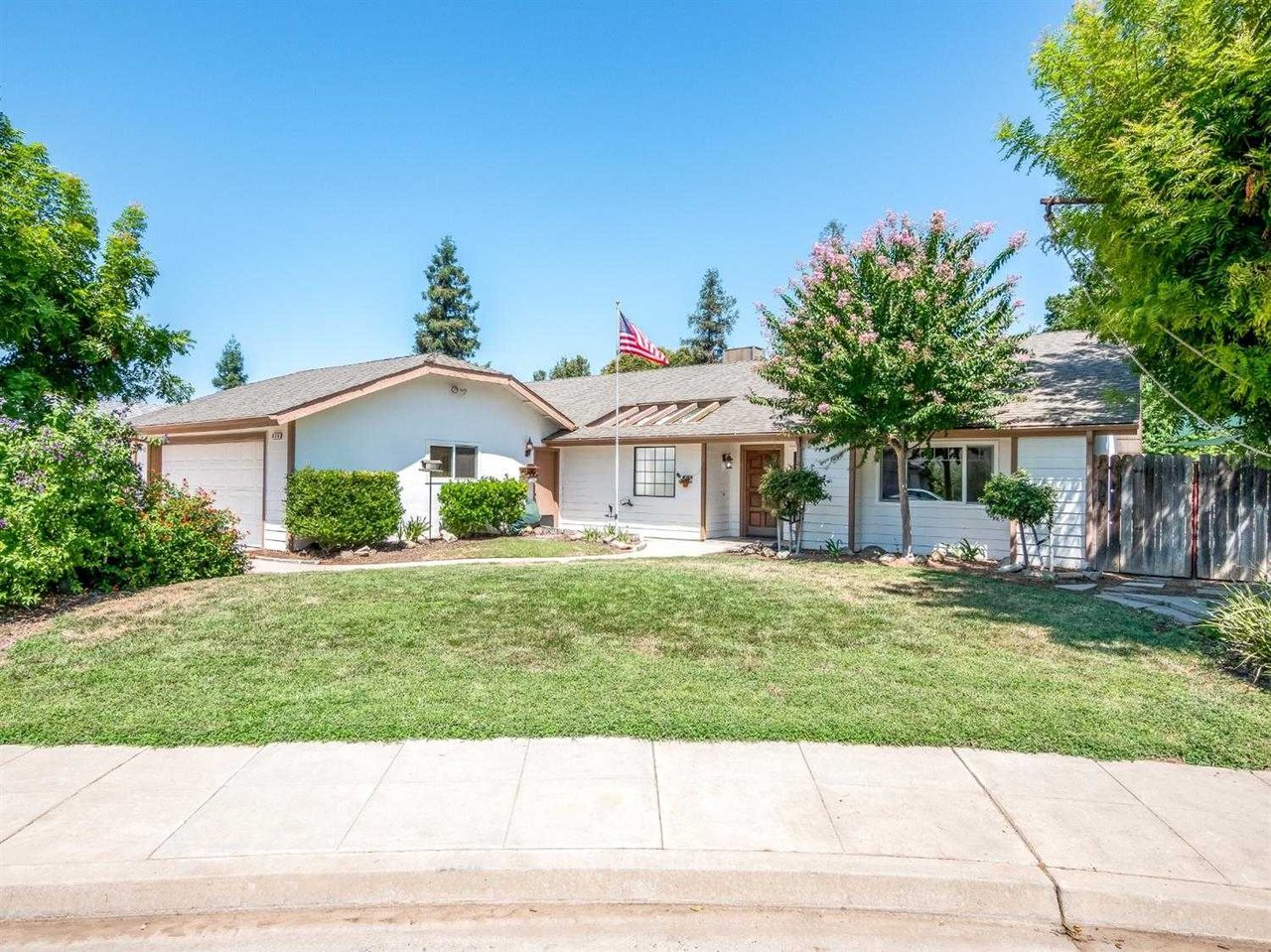635 W Paul Ave