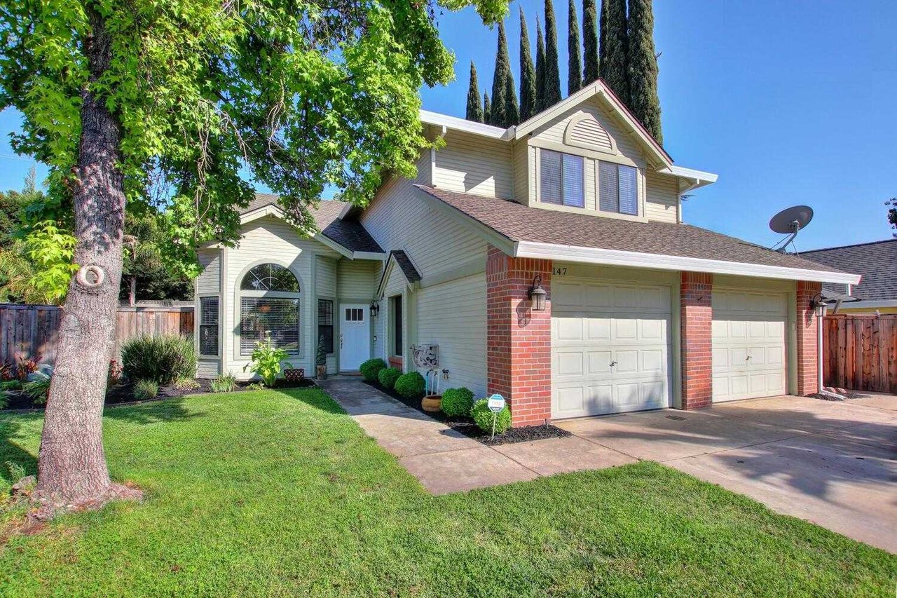 147 Chesterfield Way