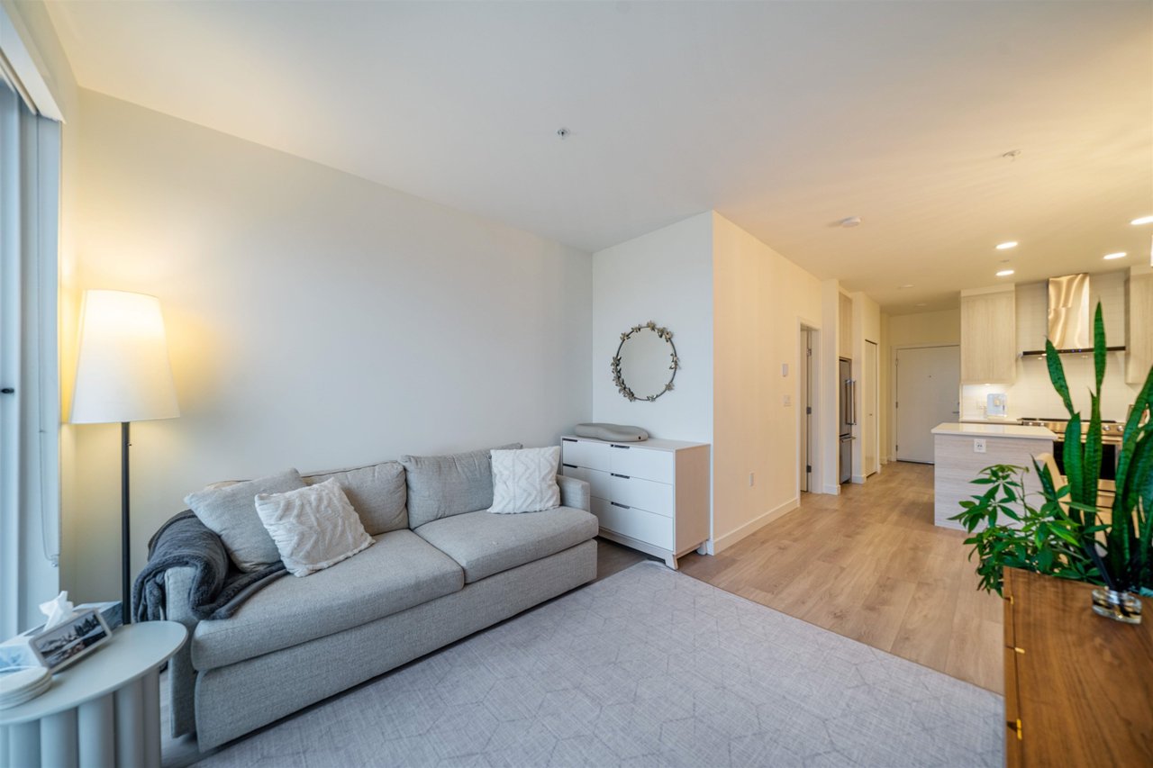 606-7169 14th Ave