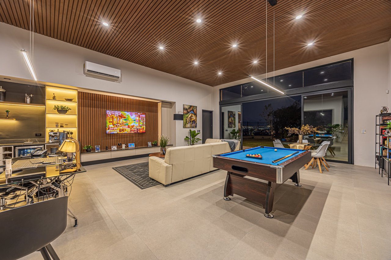 Panoramic City View Estate Home, Escazu, San Jose