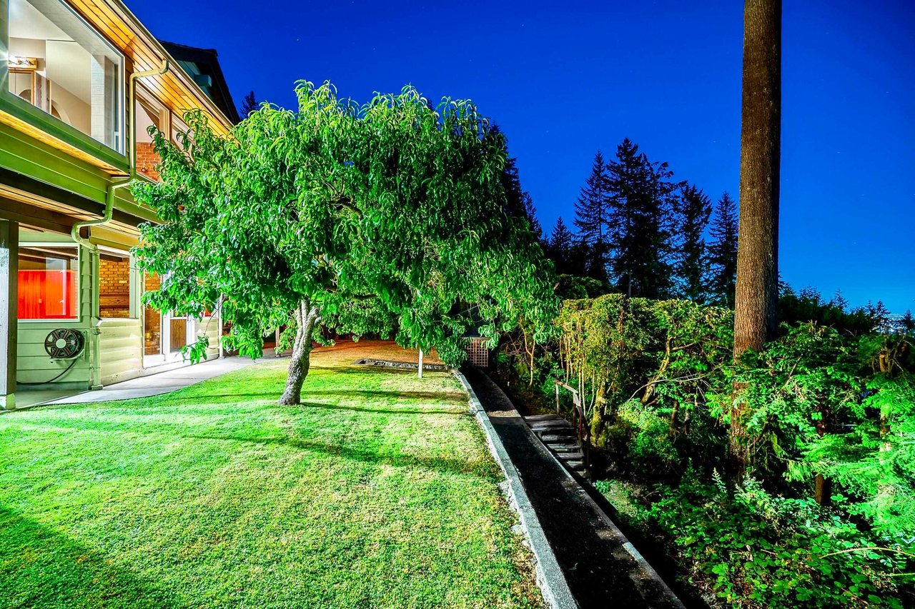 209 Rondoval Cres