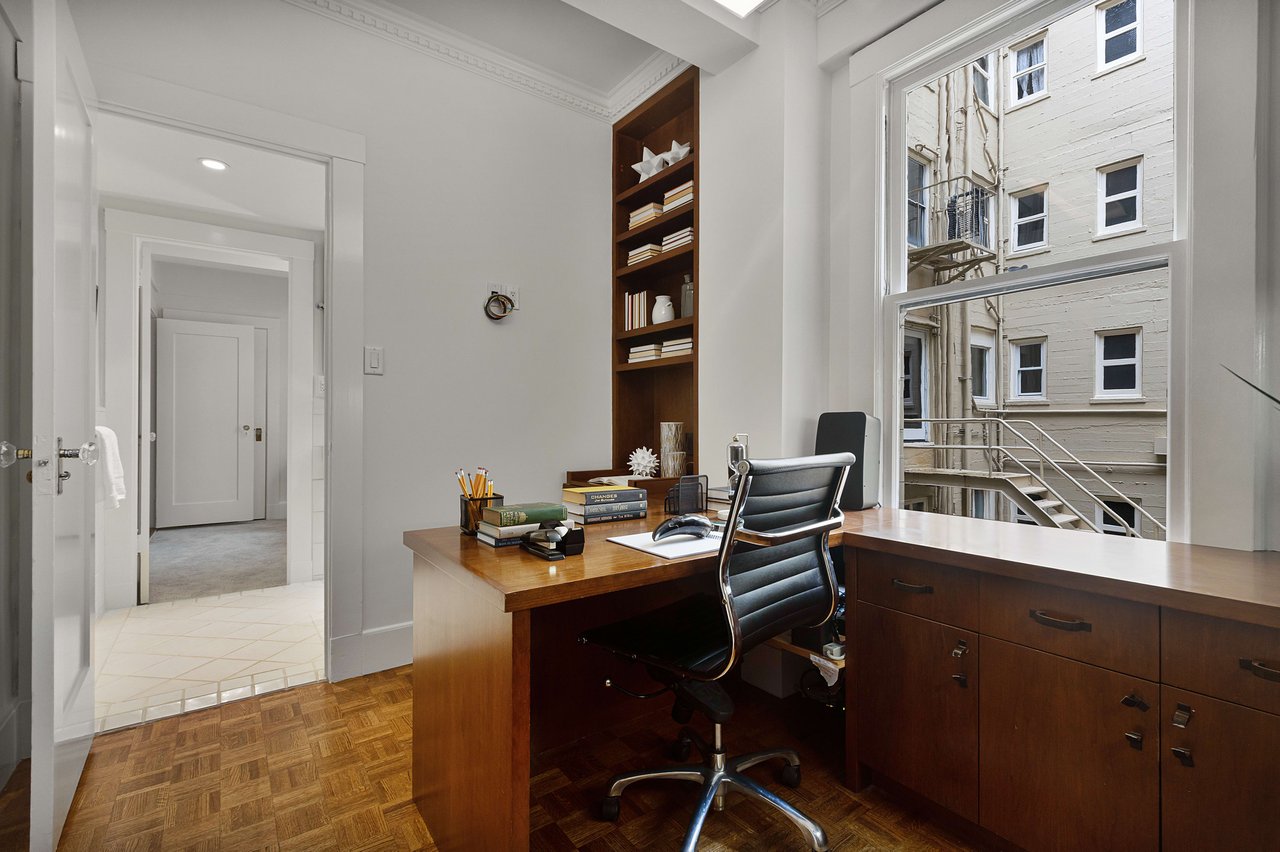 Grand New York-Style Condominium at 840 Powell