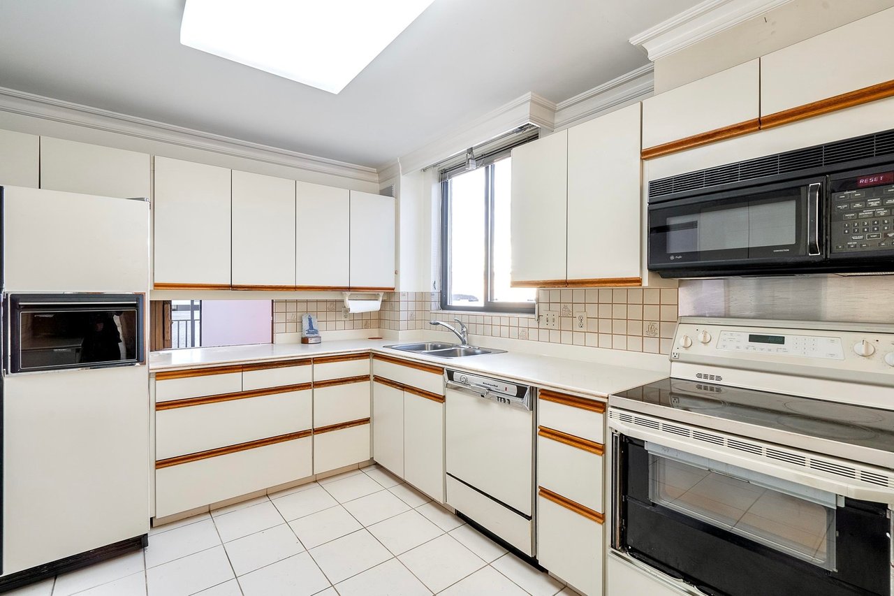 1101-2240 Bellevue Ave Ave