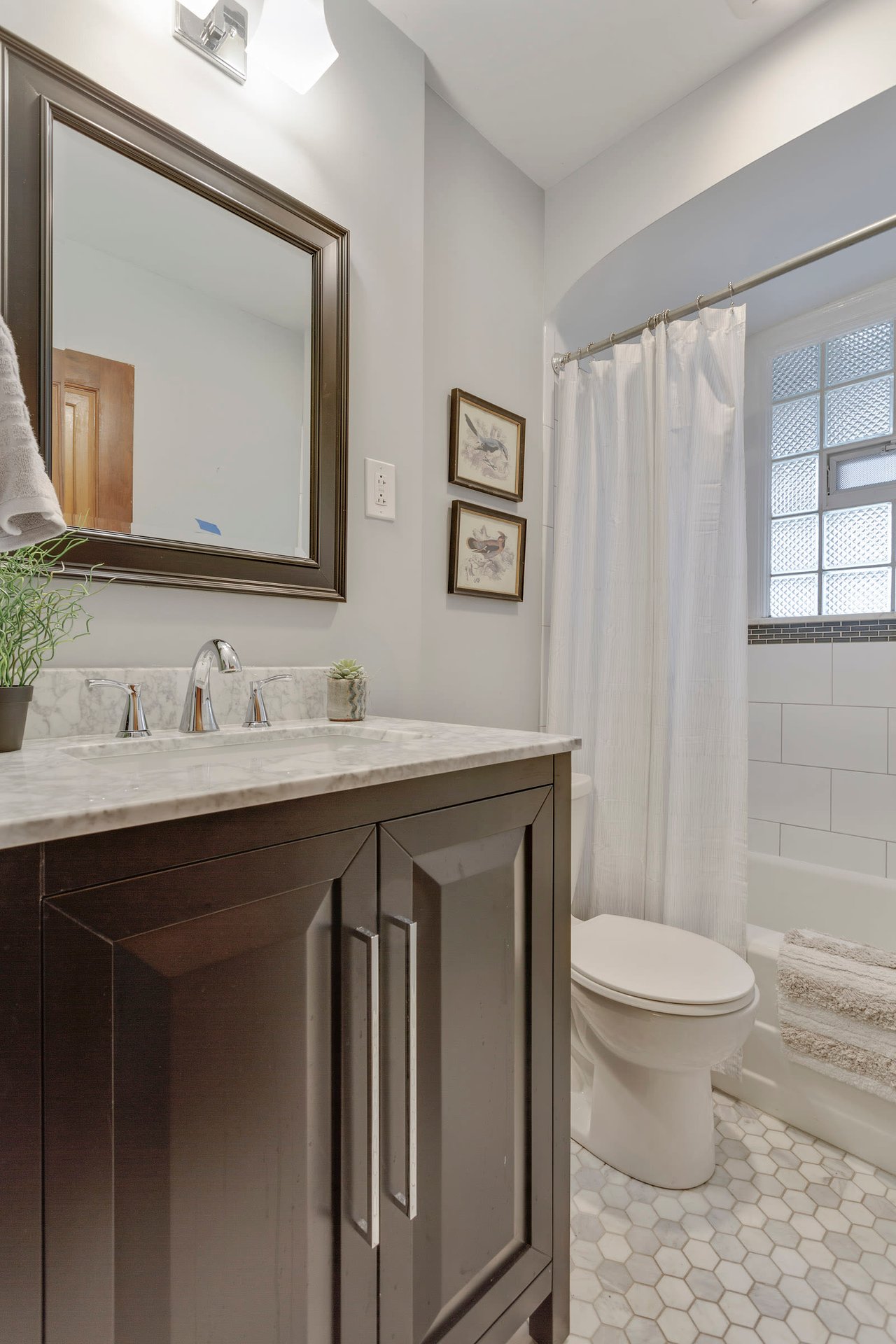 Chic Meets Functional in Des Peres