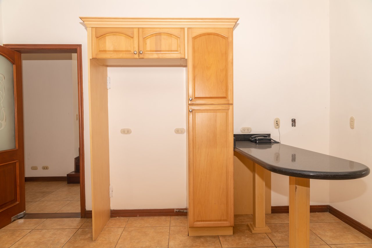 Colonial Gated Community Villa, Curridabat, San Jose