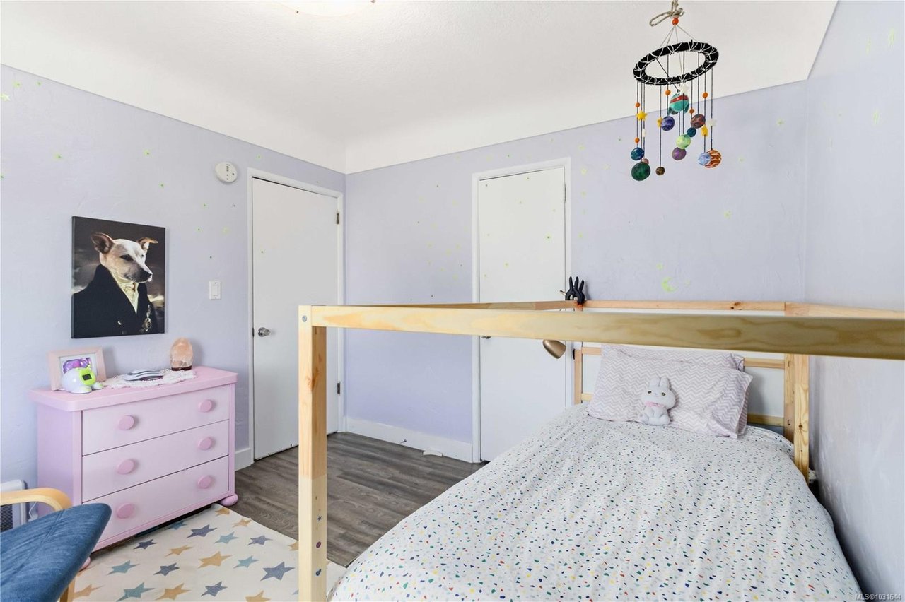 3738 Tillicum Rd