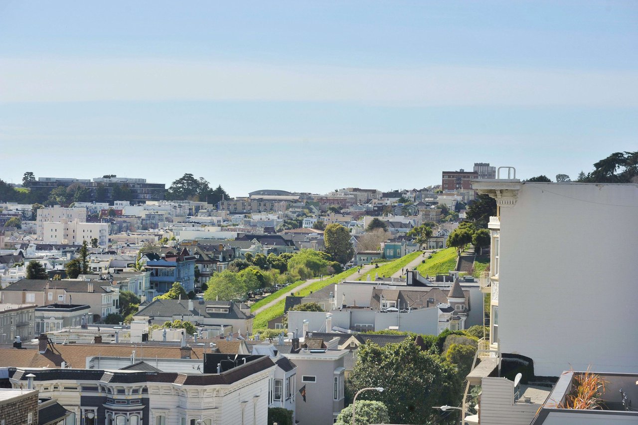 Exceptional Pacific Heights Condominium