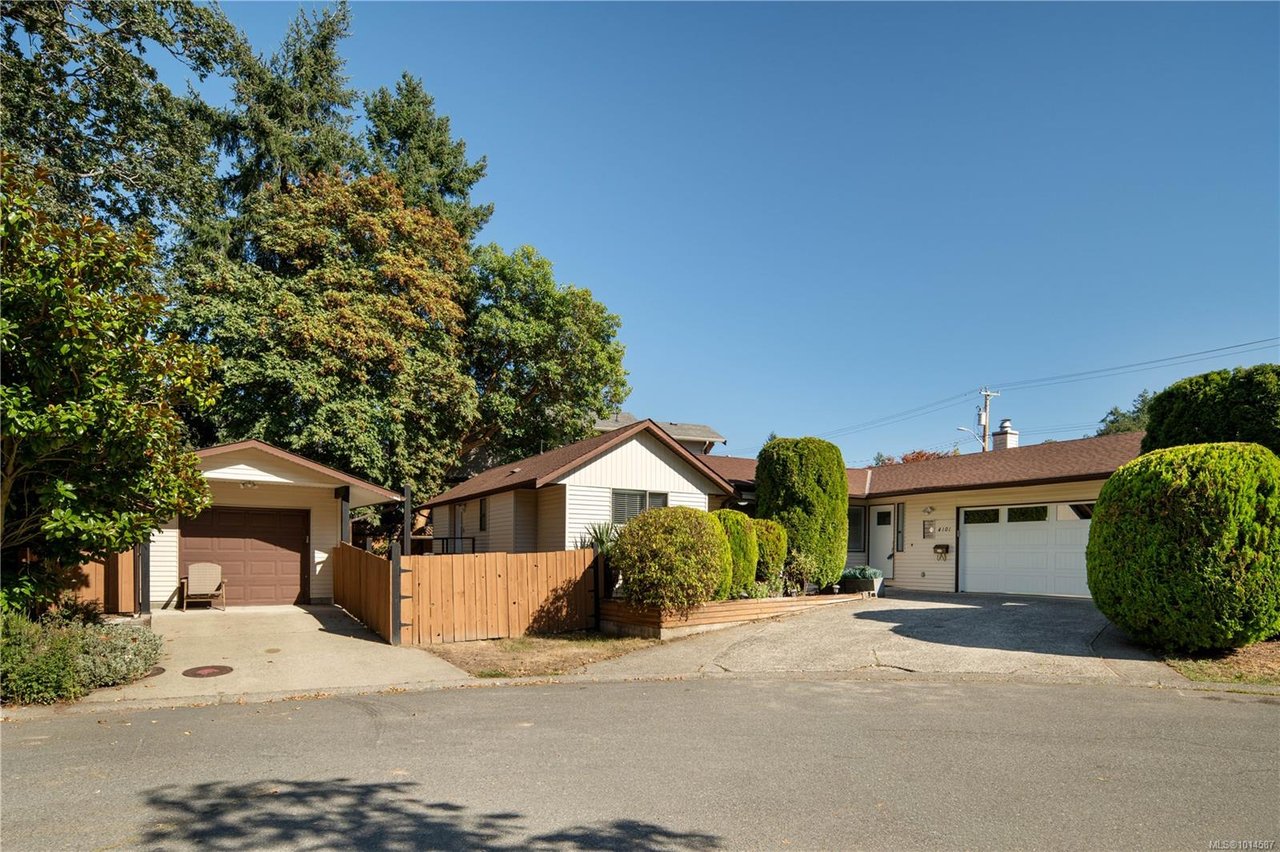 4101 Scoones Pl, Saanich