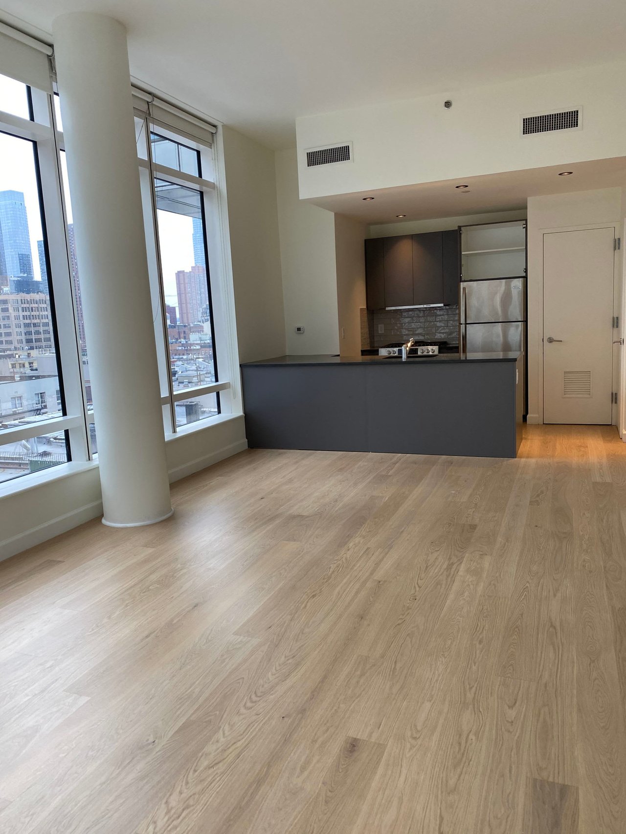 306 West 48th Street Unit: 8C