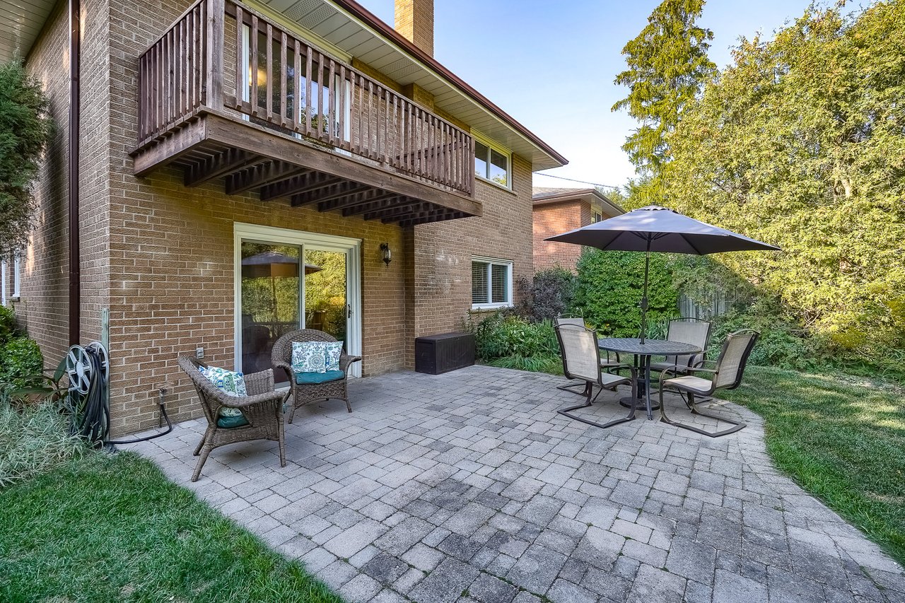 268 Mineola Rd E