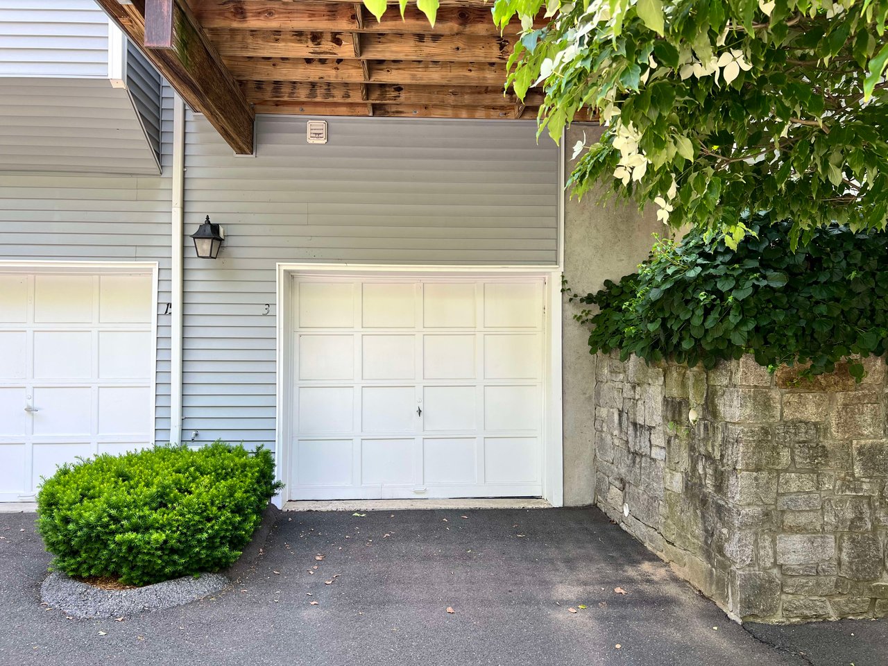 Garage at 3 Wilton Crest, Wilton, CT