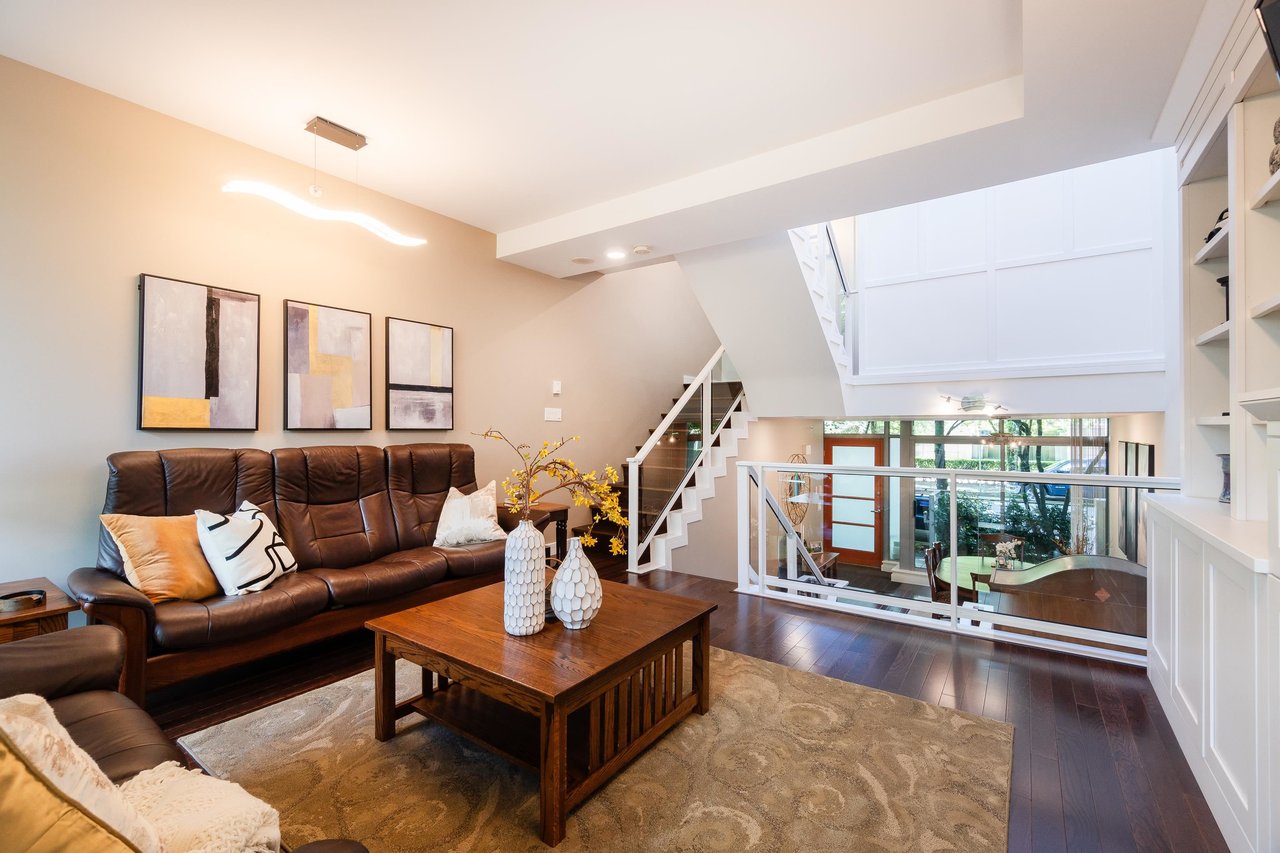 1233 Alberni St