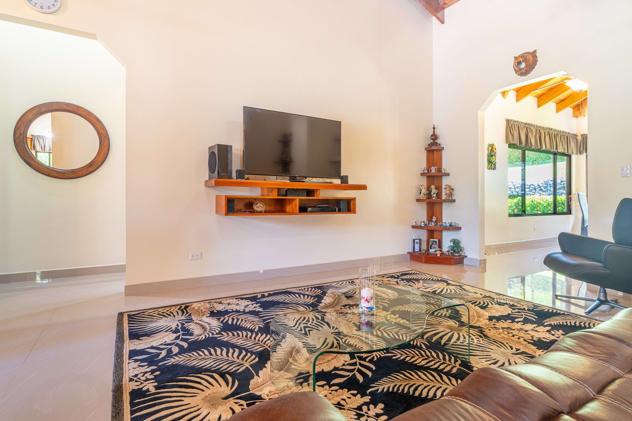 La Palma Custom Build 3 bedroom 2 bath - Prestine Condition