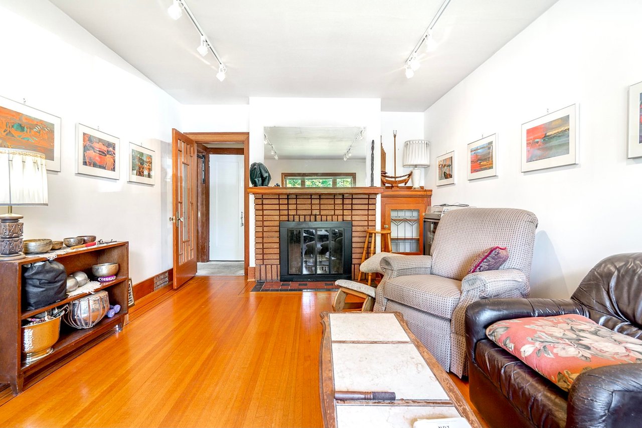 470 W 20th Ave