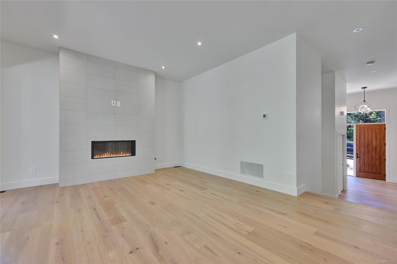 3909 Olympian Wy