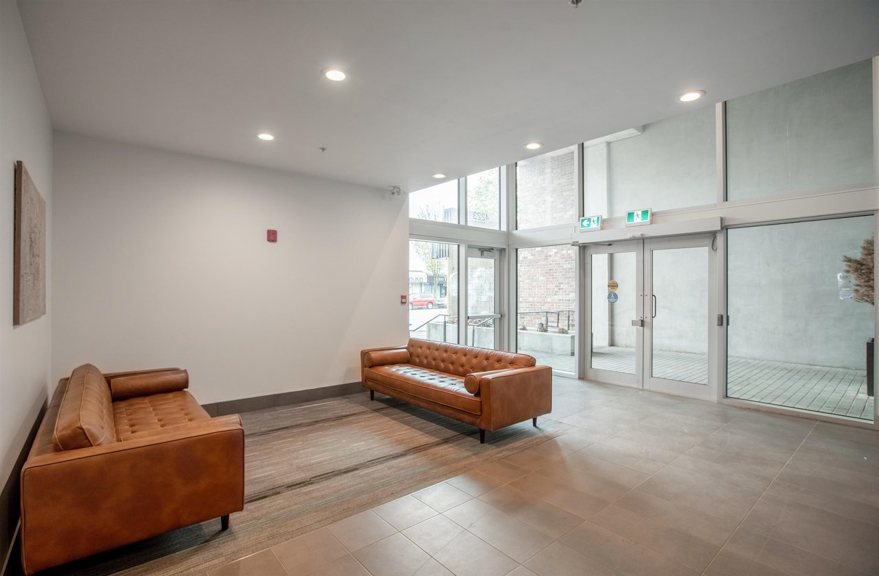 103-4223 Hastings St