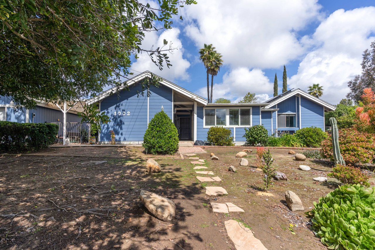1002 Pepper Tree Ln