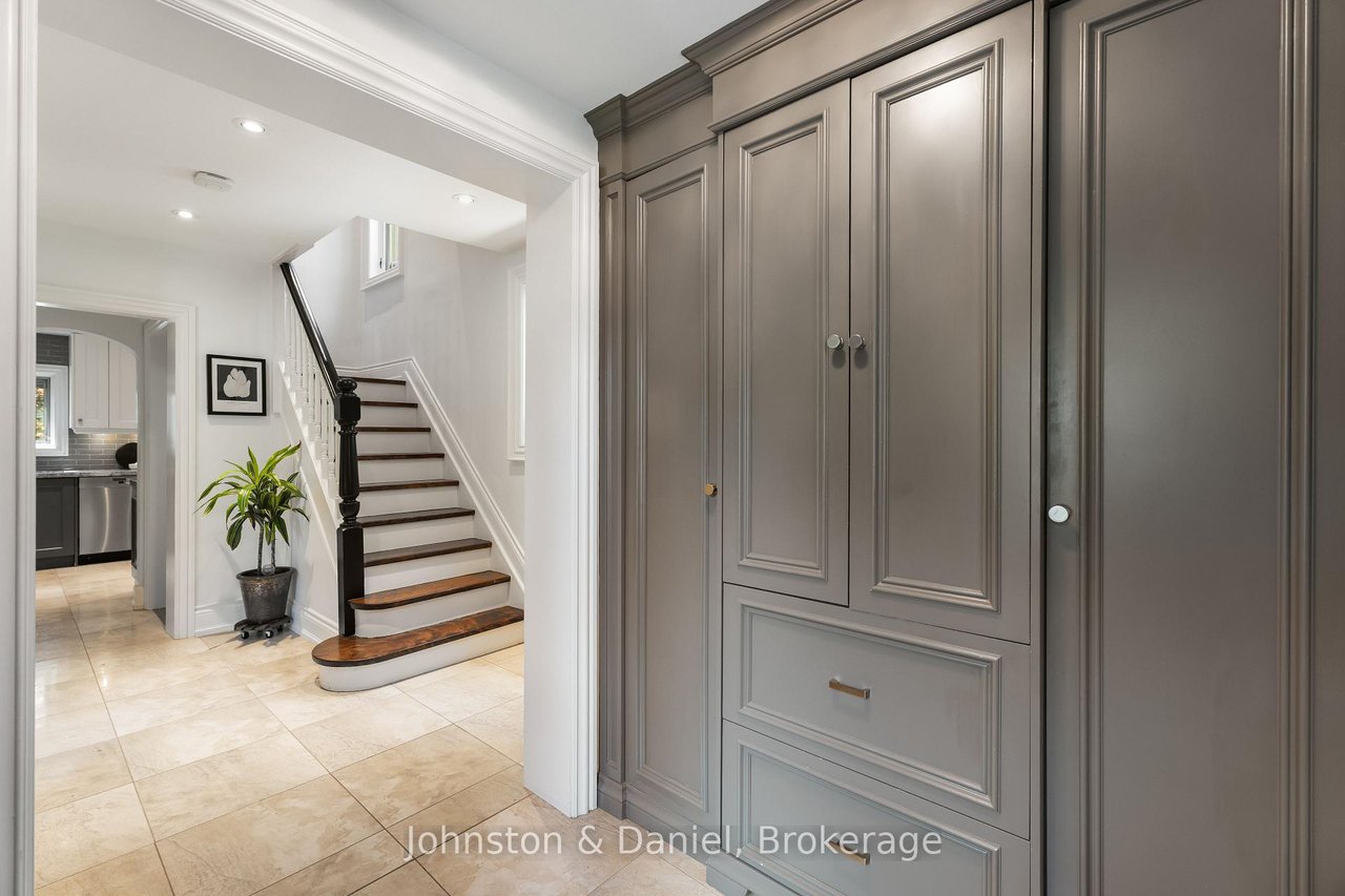 77 Lawrence Crescent
