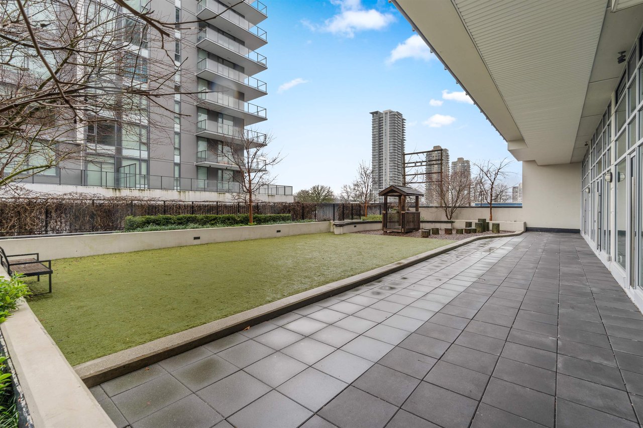 304-4468 Dawson St