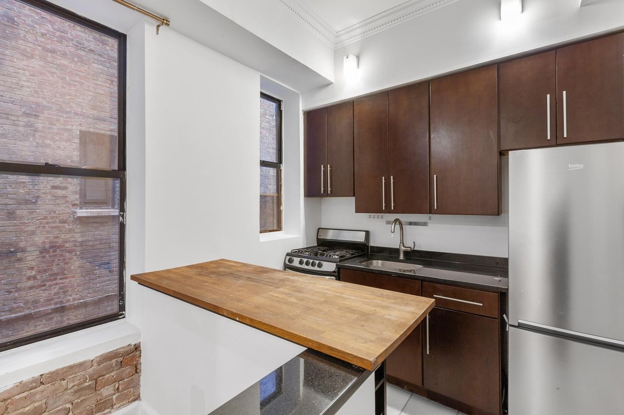 15 West 64th Street, Apt 1-C
