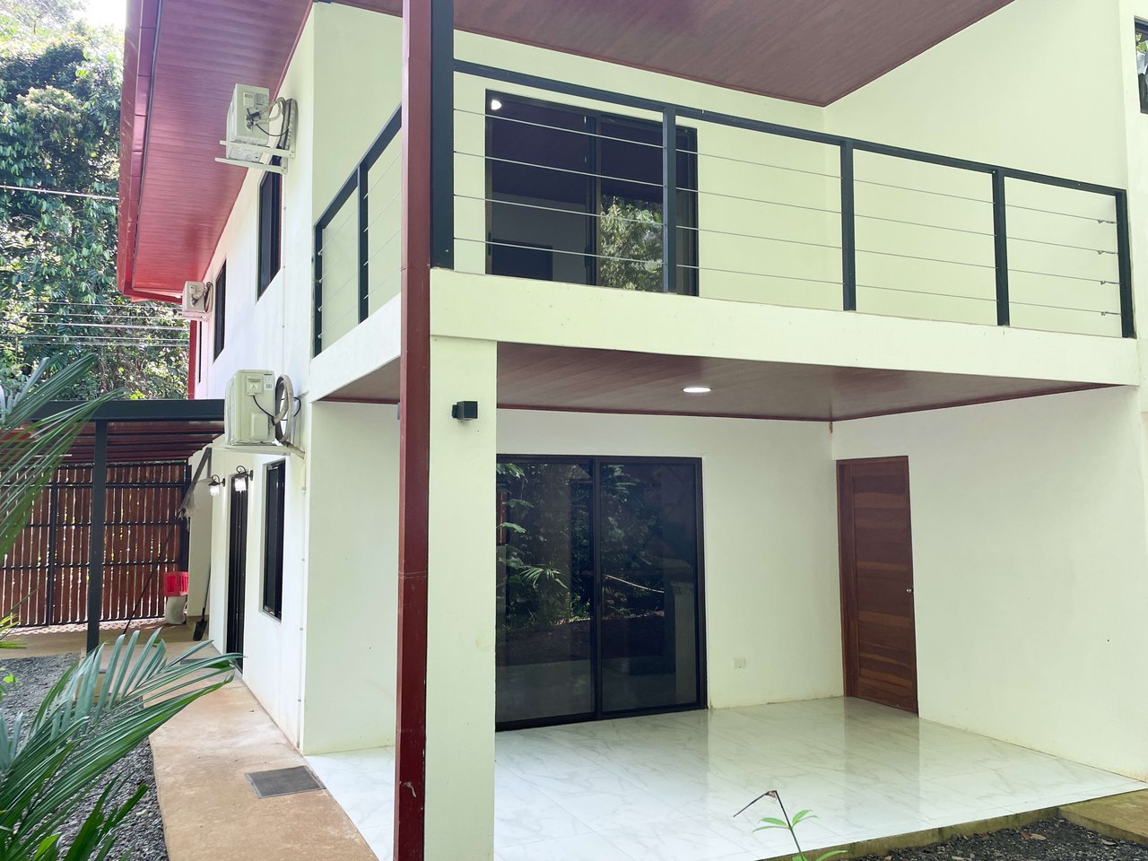 Newly-Built 4 Bedroom Serene Home, minutes from the Beach: Unbeatable Offer on the Market