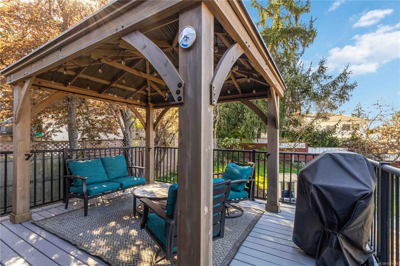 3738 Tillicum Rd
