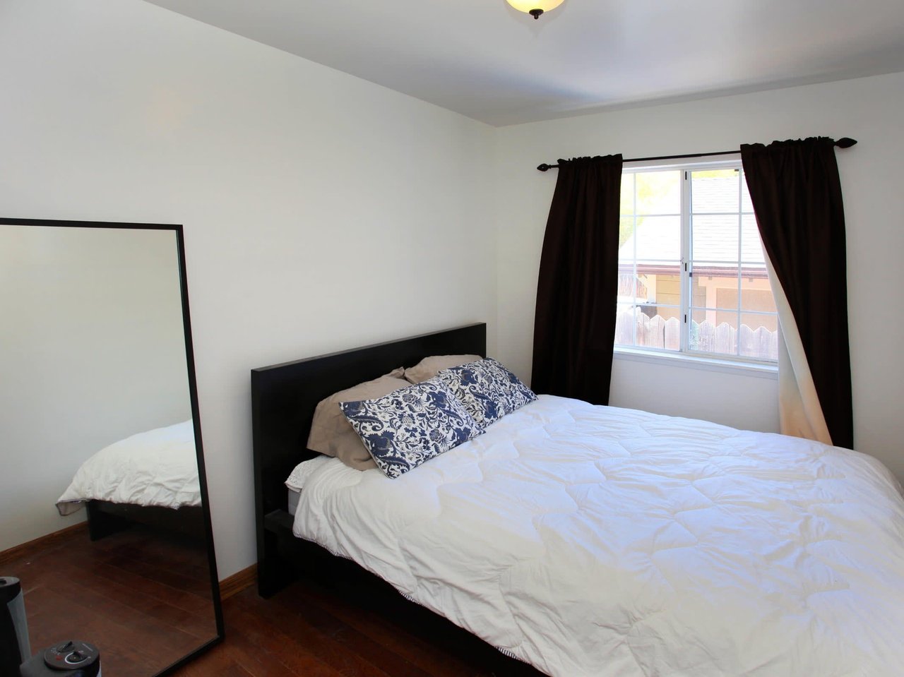 418 E Sola St