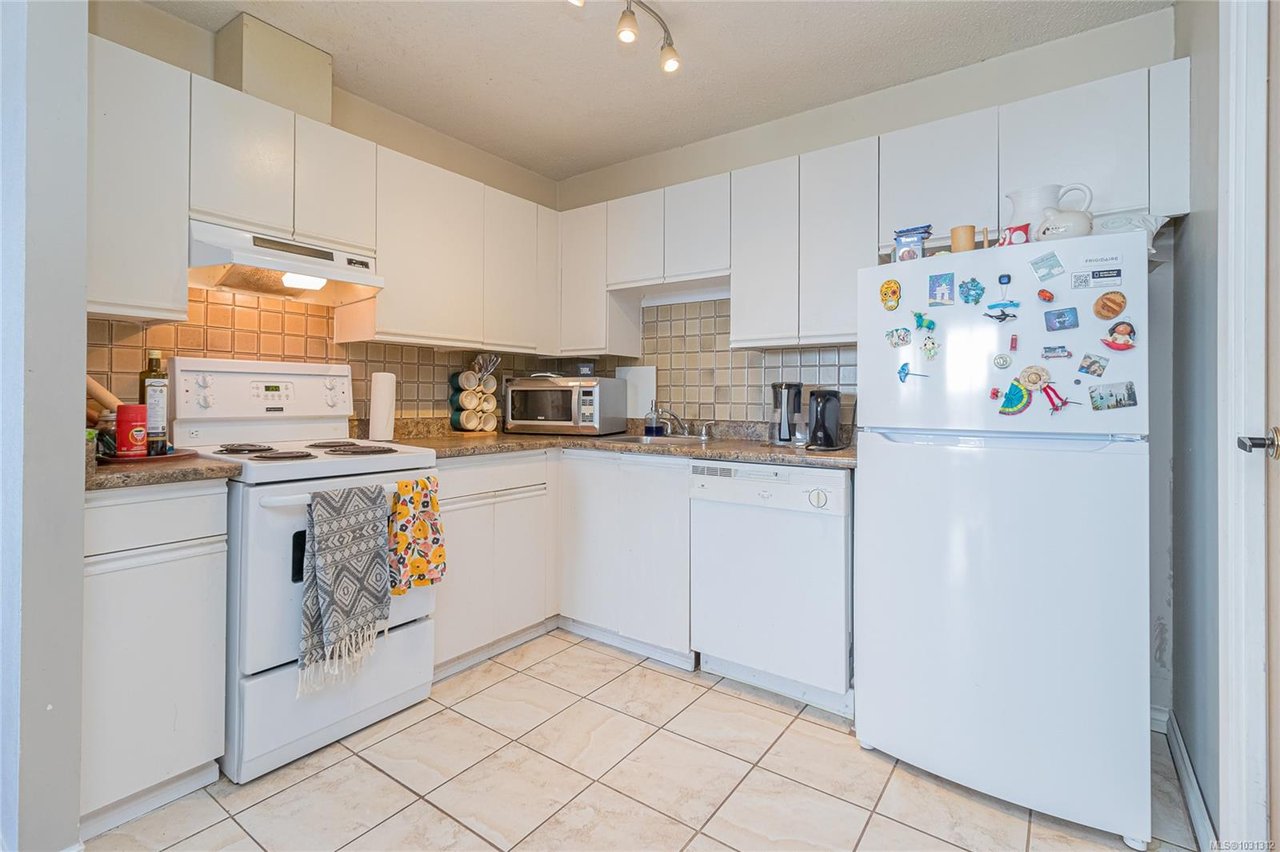 1109-1630 Quadra St, Victoria