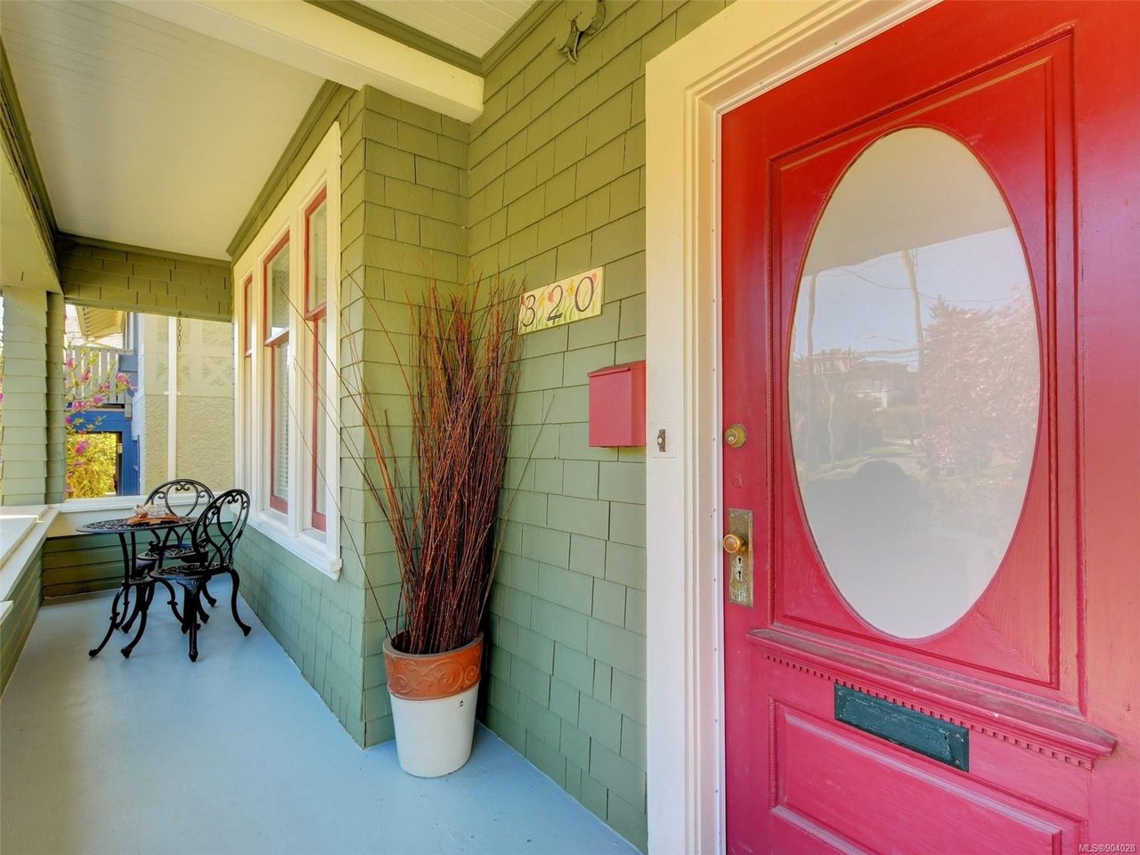 320 Moss St