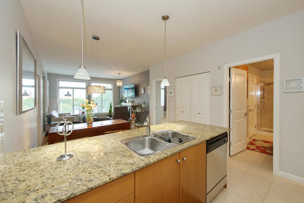 206-15385 101a Avenue, Surrey