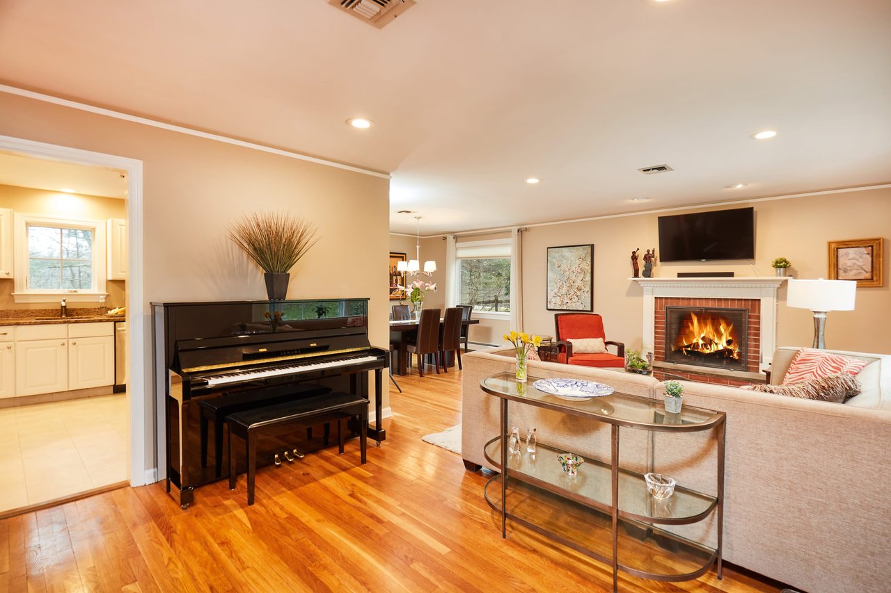 7 West Ambler Road