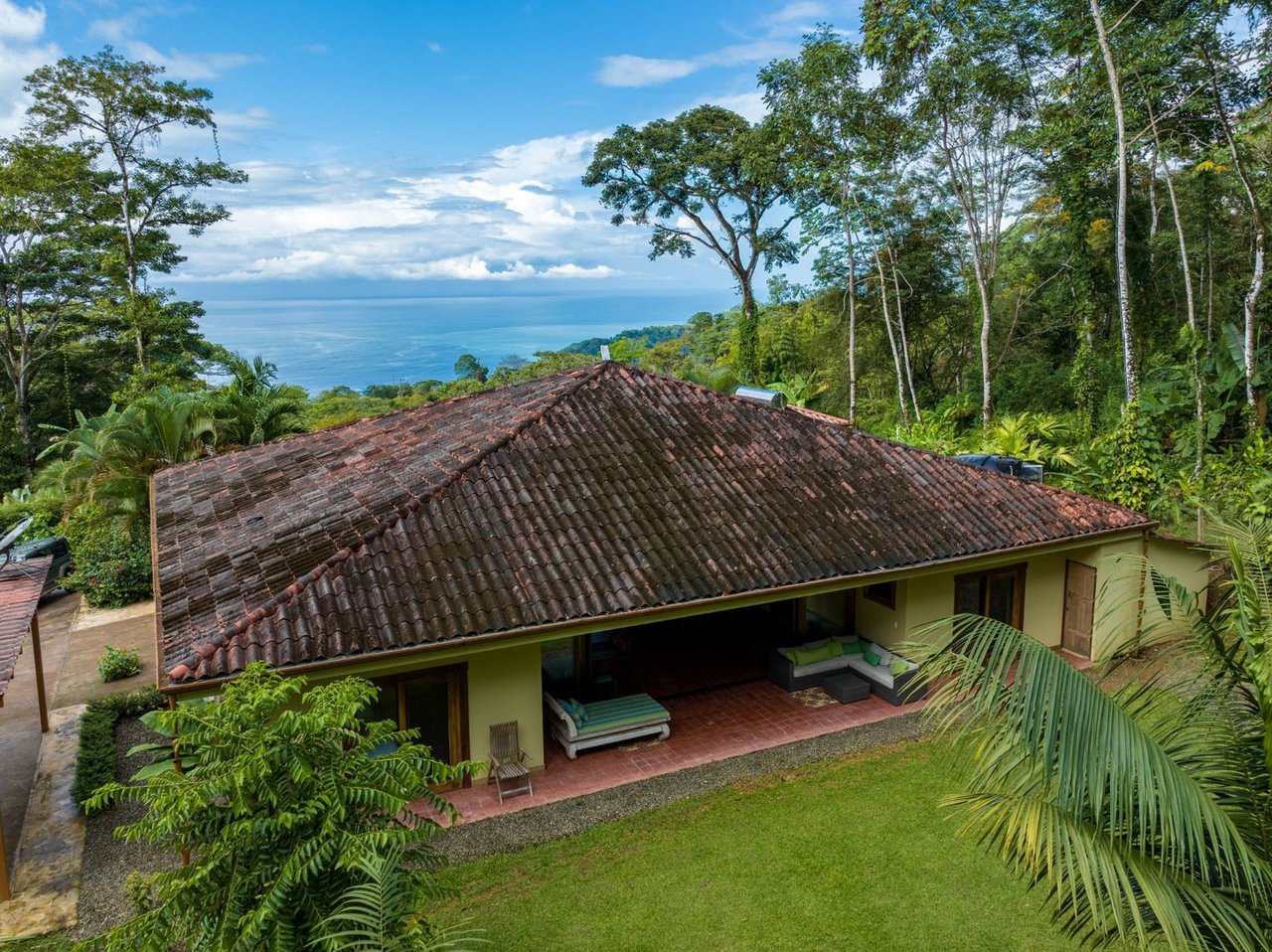 Solar Powered Ocean View Estate, Dominical, Puntarenas