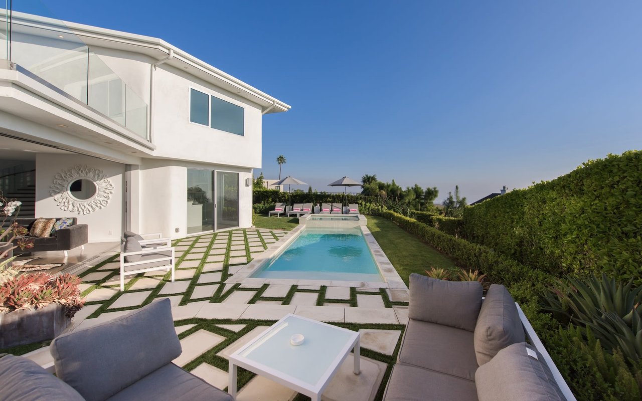 2379 Venus Dr