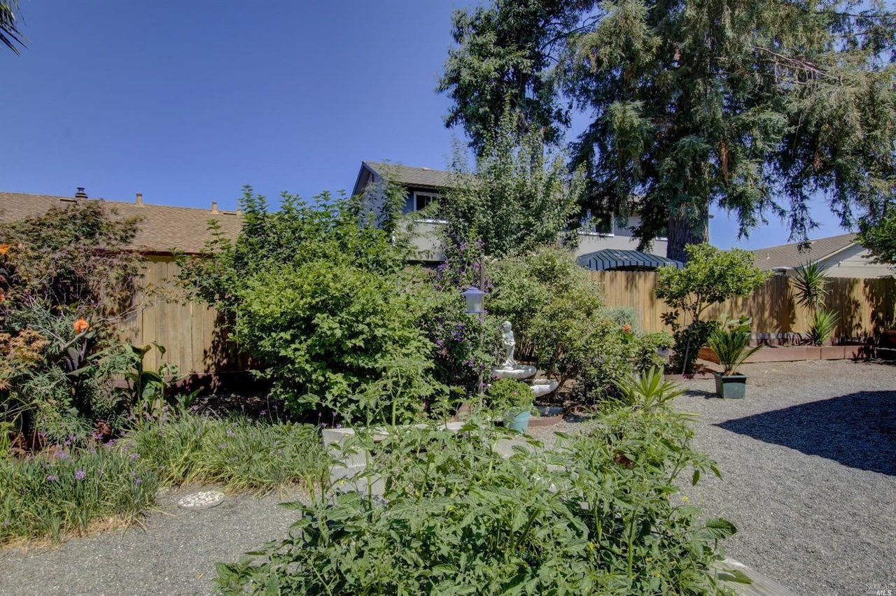1617 Caulfield Ln