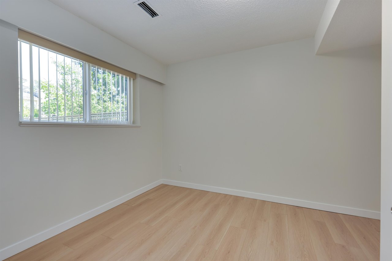 860 Howard Ave