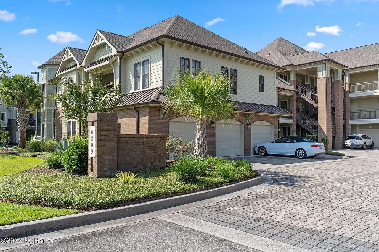 6809 Mayfaire Club Dr, #201