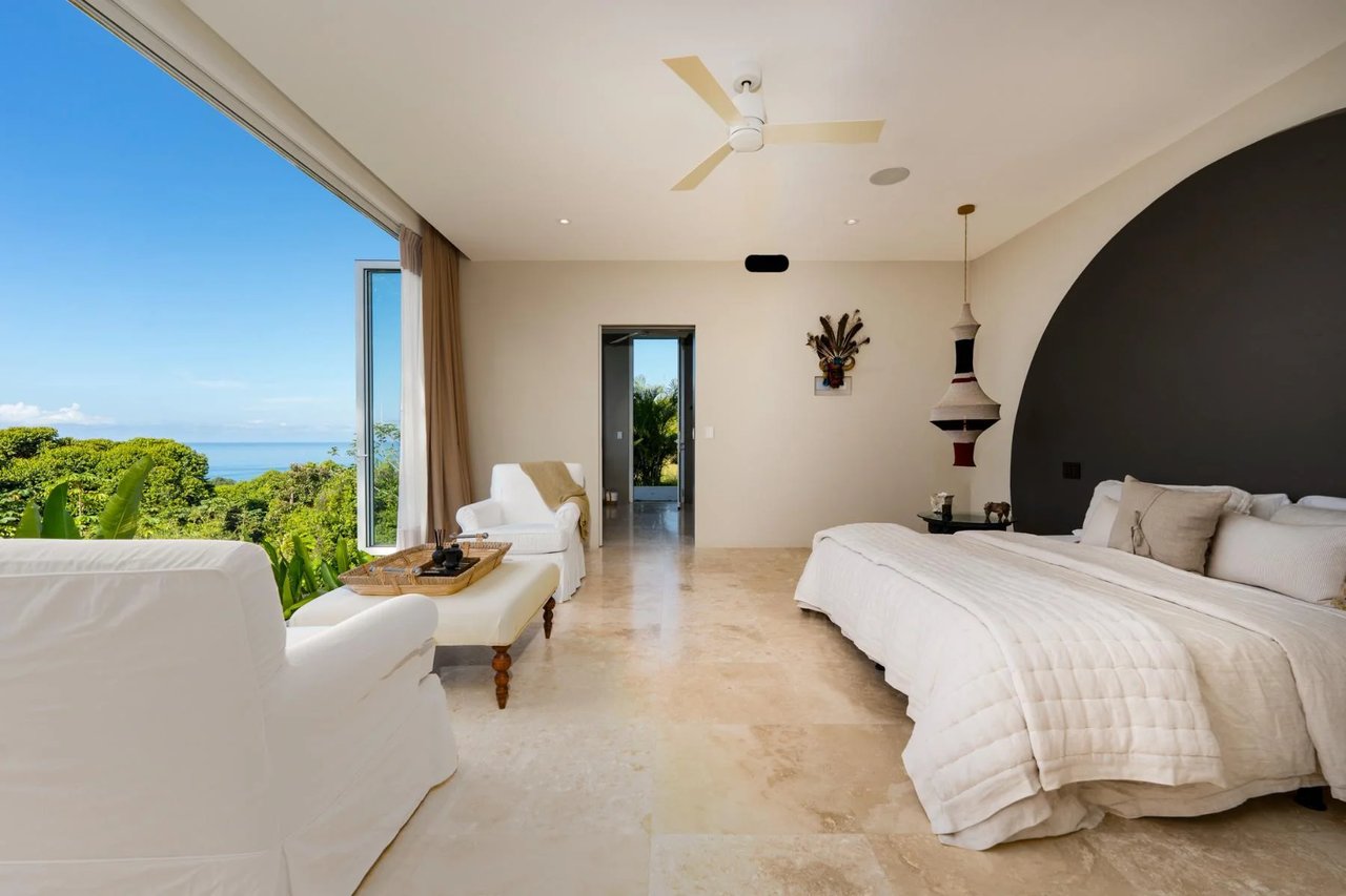 Contemporary Coastal Infinity Villa, Dominical, Puntarenas