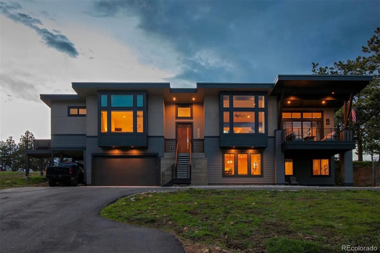 22433 Hillcrest Cir