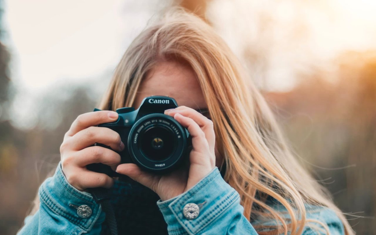 How to Take Pictures of Your House to Sell