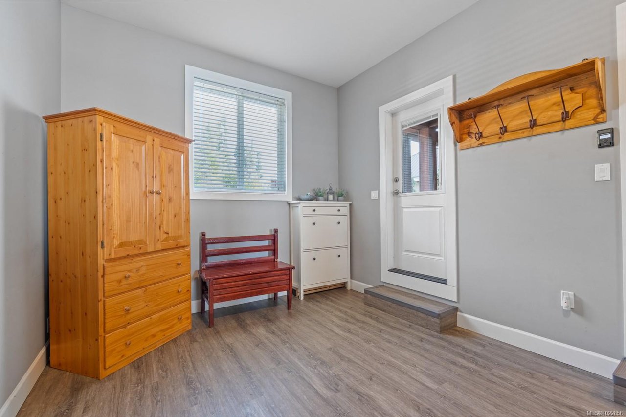 7364 Lakefront Dr, Lake Cowichan