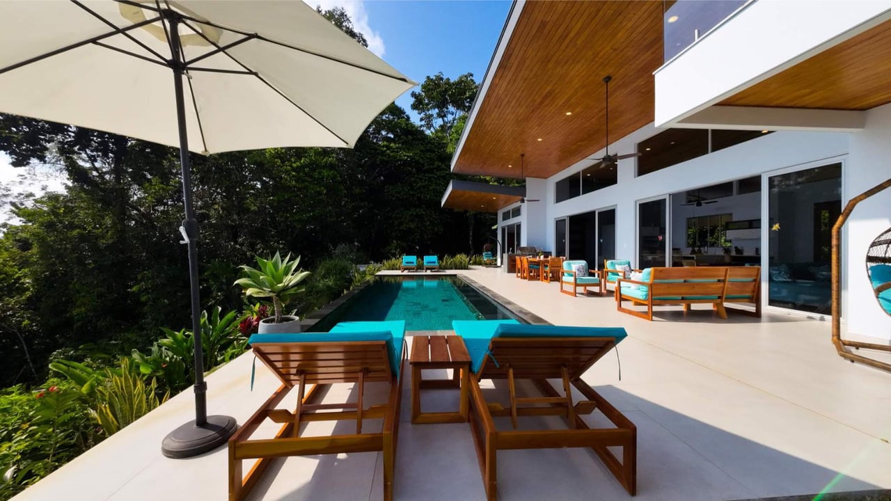 Contemporary Infinity Pool Home, Dominical, Puntarenas