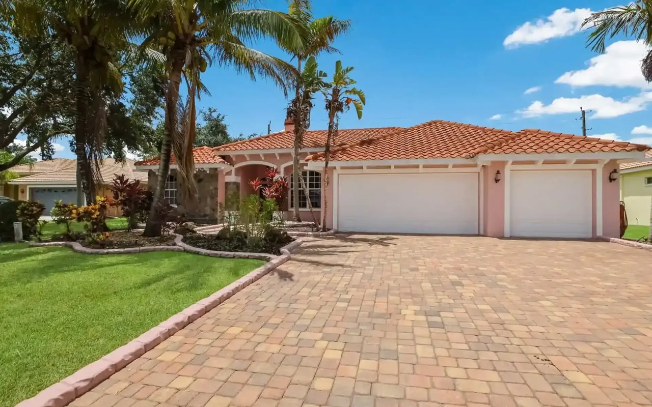 🎯⛲Pending⛲🎯@5714 Oakton Ct, Sarasota, FL 34233