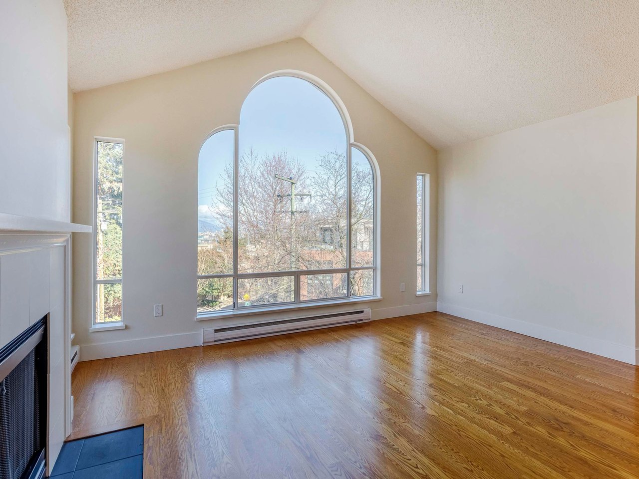 303-1100 W 7th Ave
