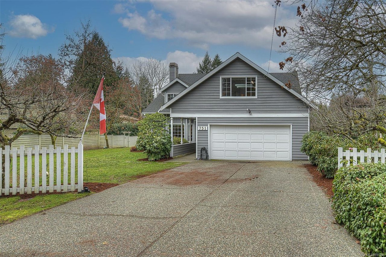 751 Helvetia Cres