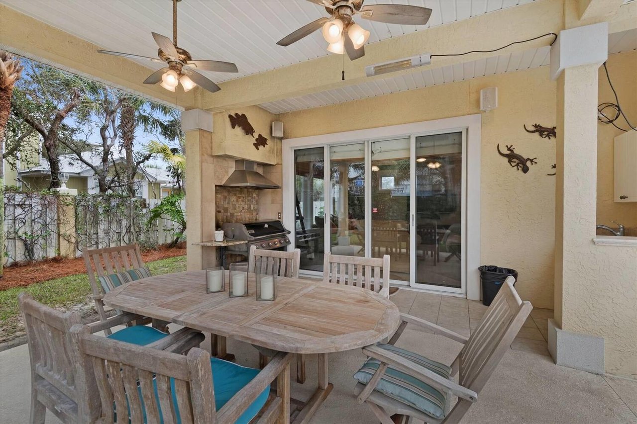35 Pelican Glide Ln