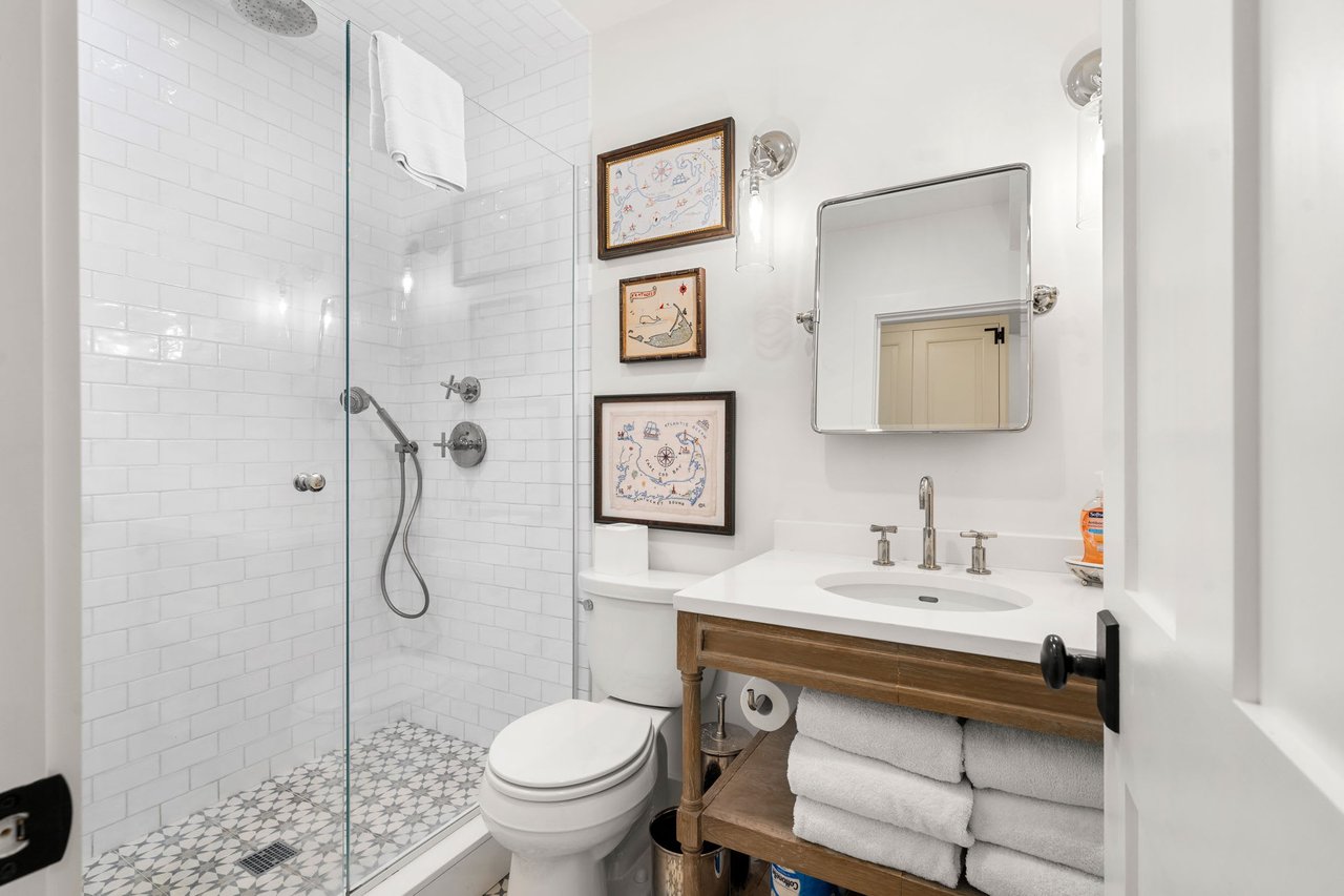 7 Judith Chase Ln - Guest House